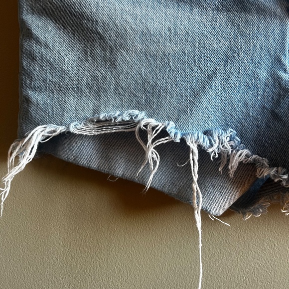 Levi Distressed Jean Shorts - Picture 9 of 9